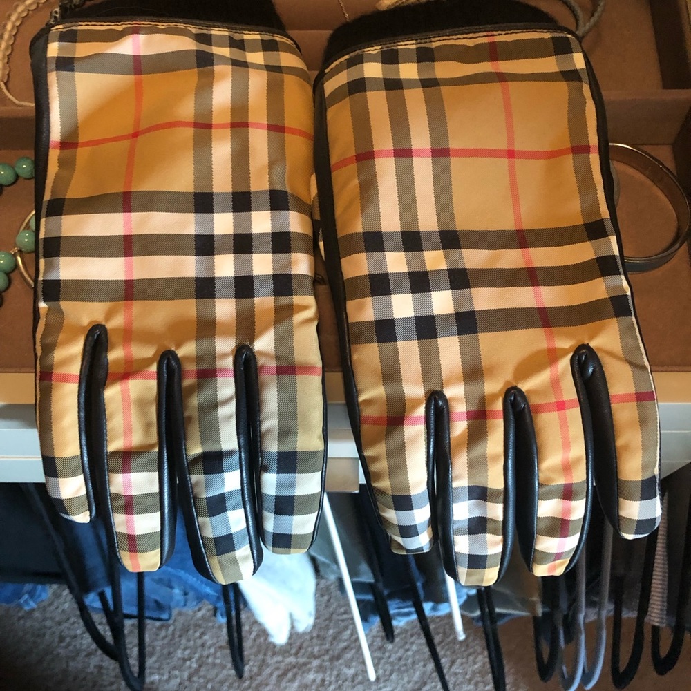 Burberry gloves